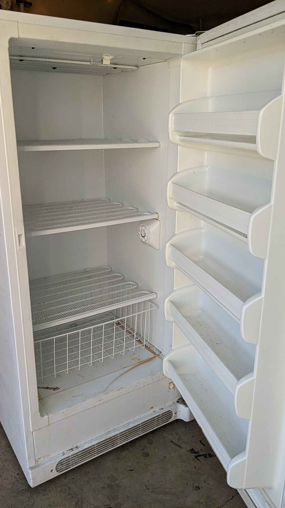 Frigidaire Stand up freezer