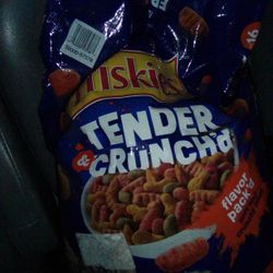 Friskies Tender & Crunched 16 Lb Bag