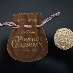 Disney Pirates of the Caribbean Collector Coin & Pouch – Movie Replica