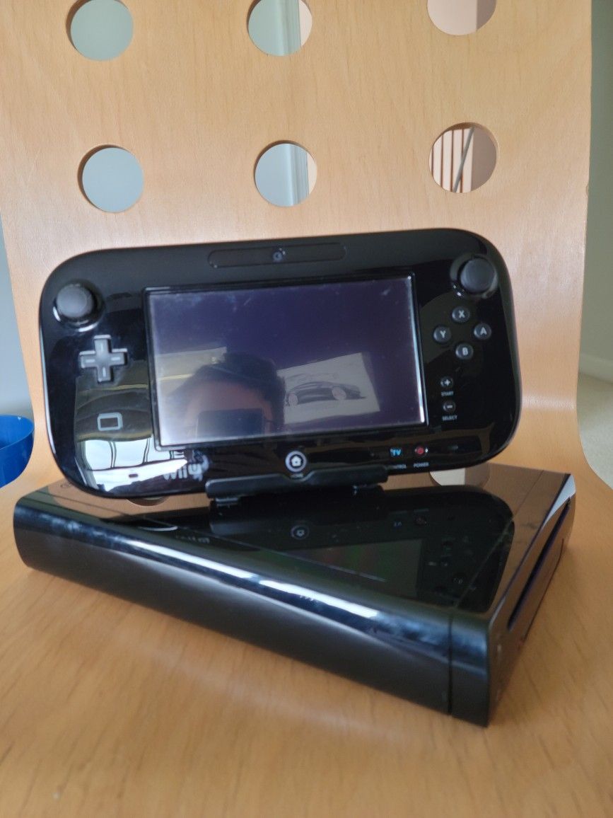 Nintendo Wii U With Controllers And Games