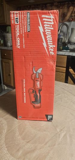 MILWAUKEE M12V CORDLESS BRUSHLESS PRUNING SHEARS BRAND NEW 