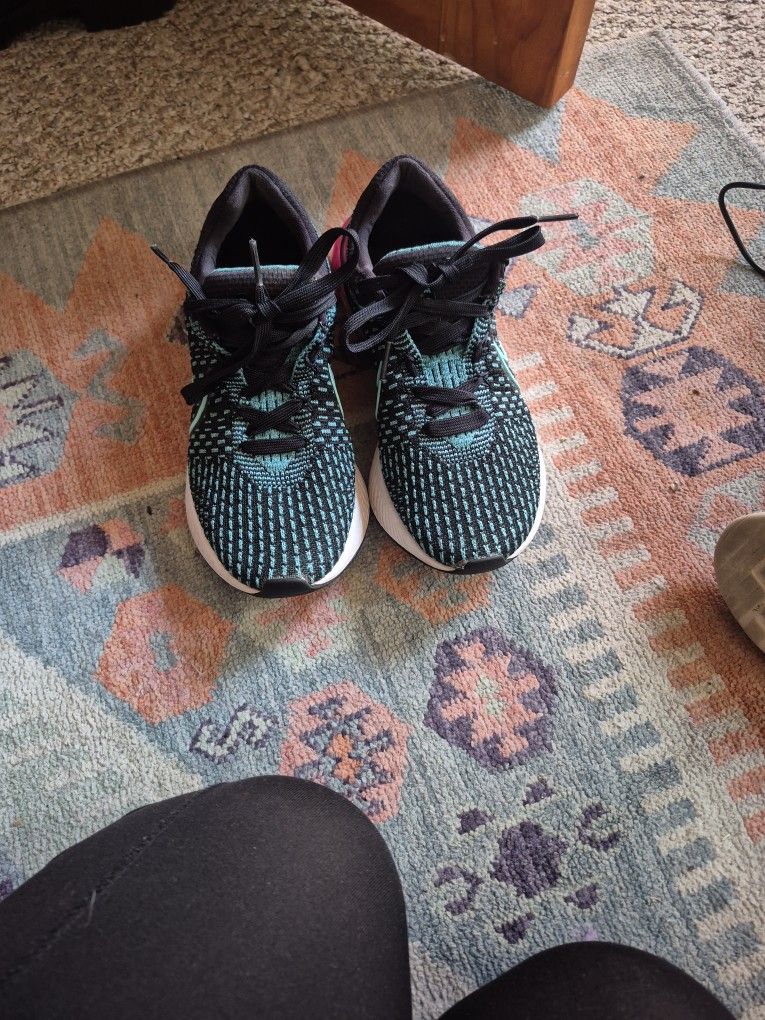 Nike Tennis Shoes In Very good condition