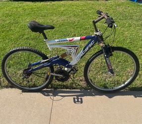 Full suspension mountain bike. *Needs derailleur*