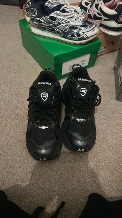 Black balenciaga runner