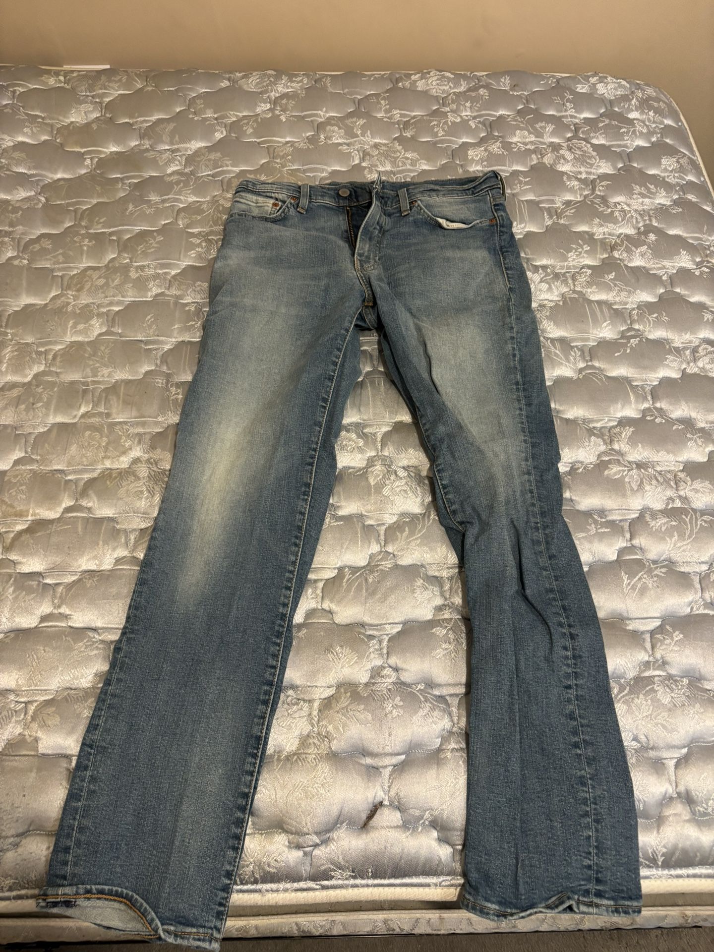 Men’s LEVI Jeans [Slim 32x32]