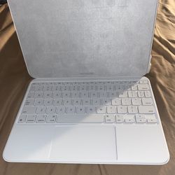 iPad Magic Keypad 