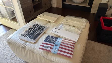 Incase Hardshell Cases for 13" MacBook – Lot of 4 + Silicon Keyboard covers