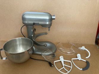 KitchenAid Mixer 6 qt/Bowl And Attachments