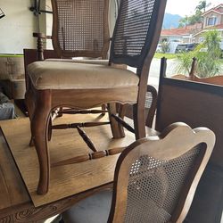 Comedor de madera uno de 4 sillas y el otro 6 sillas