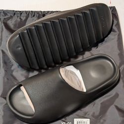 Yeezy YS-01 Black Slides Size 10