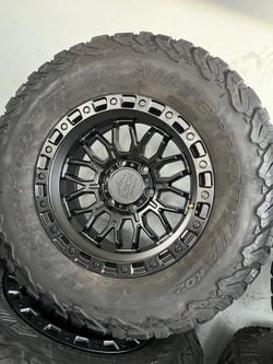 Vendo rines nuevos 17x9 de ancho de 6-139.7 lugs con llantas 285/70/R17 Bfgoodrich para carros como tacomas ✅✅💯