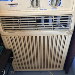 Very Odd Sized Air Conditioner, However If Th You Have A Coal Miner Style House You Meed This 20$ You Hall It  