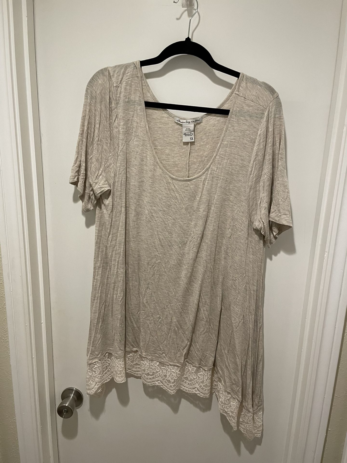 American Rag Beige Oatmeal Short Sleeve Tunic Top With Lace Hem Size 1x