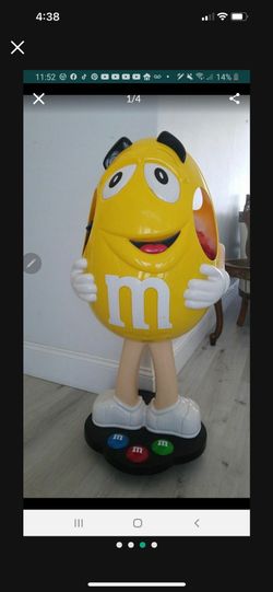 M&M Stand