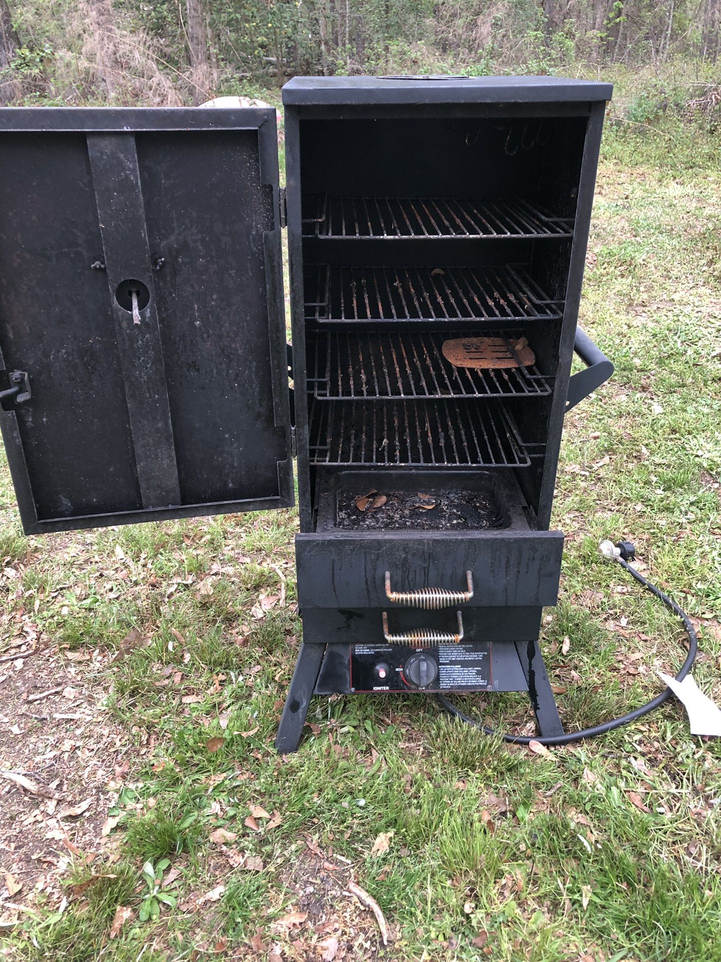 Smoky mountain Series Great Outdoor smoker! for Sale in Roseboro, NC