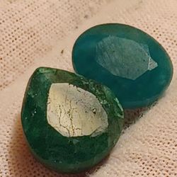 Set Of 2x Natural Emerald GEMSTONES Pear Cut Oval Cut
