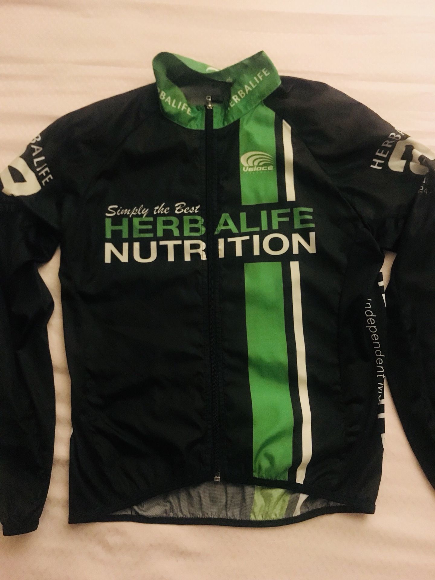 Se vende chamarra 24 Herbalife