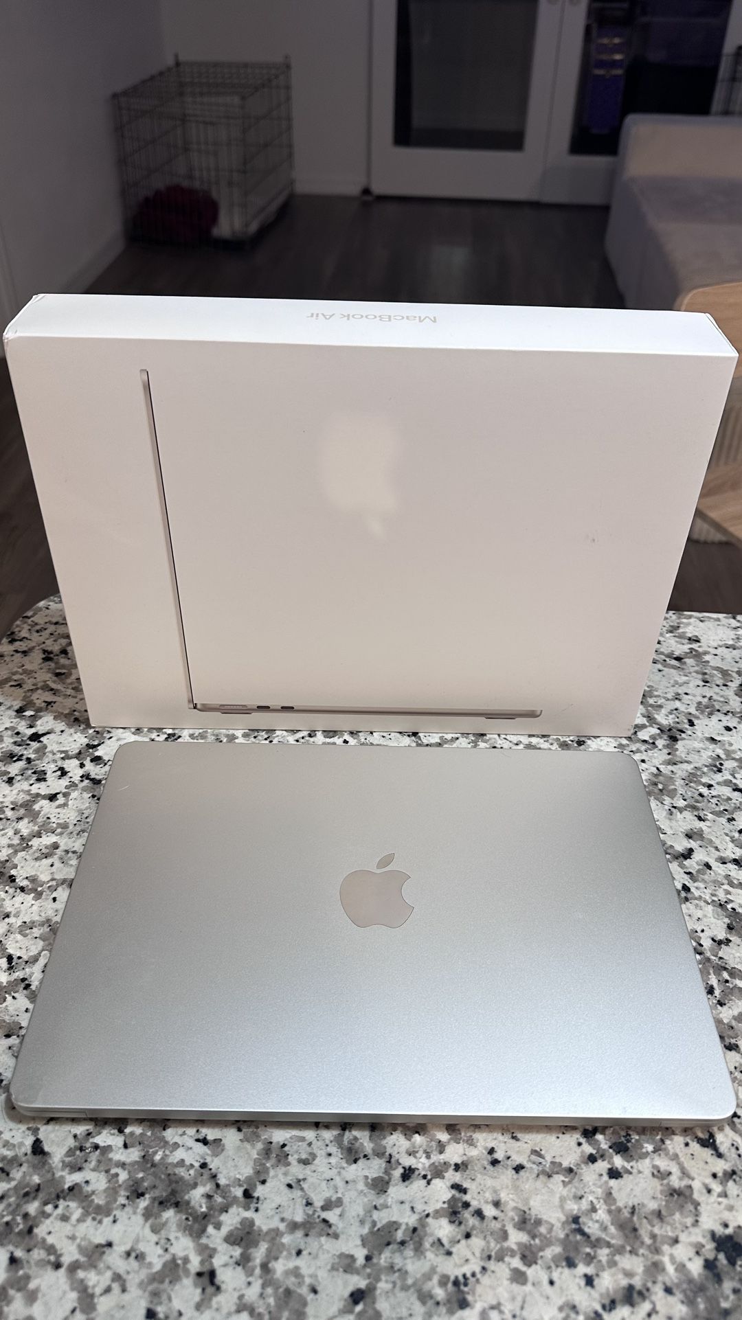 M2 Macbook Air 13 In - 256ssd And 16gb Ram