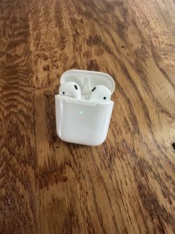 Apple AirPods (2nd generation) w/ Case
