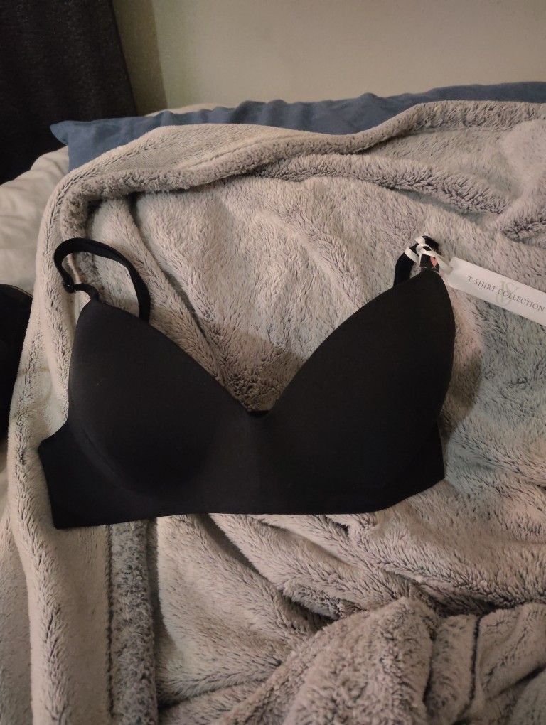 34D Victoria Secret bra