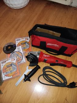 Milwaukee  Corded Grinder With 3 Metal Cutting Blades