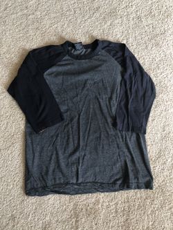 $.25 Cents- Men’s Black & Gray Shirt Size Medium