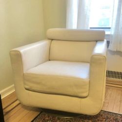 Vintage Natuzzi white leather swivel chair