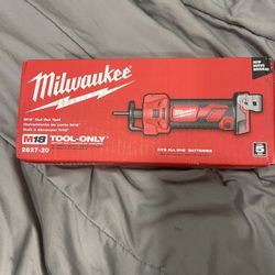 Milwaukee Cut Out Tool Read Below 