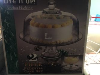 Glass cake holder