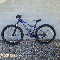 TREK MARLIN  5 MOUNTAIN BIKE 27.5 INCH LIKE NEW ( SMALL) CHECK MY OTHER BIKES 