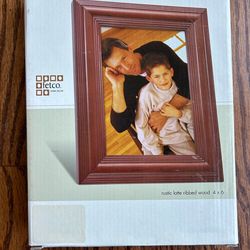 Fetco home decor, rustic latte ribbed wood 4 x 6 frame NIP