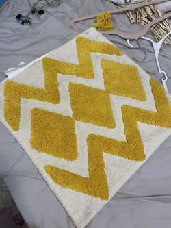 FREE GIFT 2x  Decorative Pillow Cases In Yellow And Beige. LIKE NEW