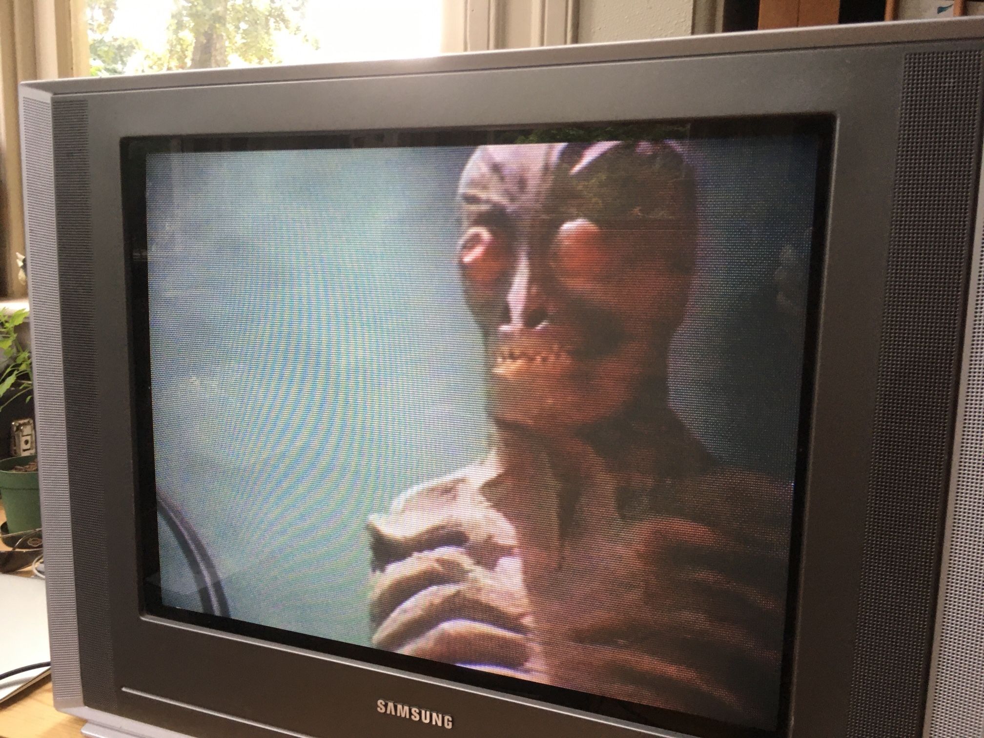 Samsung TX-R2035 DynaFlat CRT TV