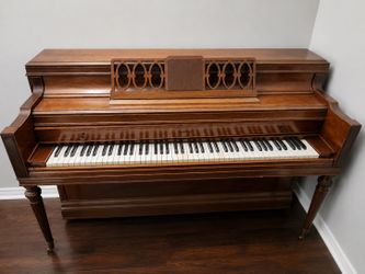 Everett Piano