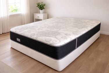 New queen mattress and box spring 2 pc