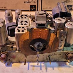 Philco Radio Chassis Type 640 - POWERS ON