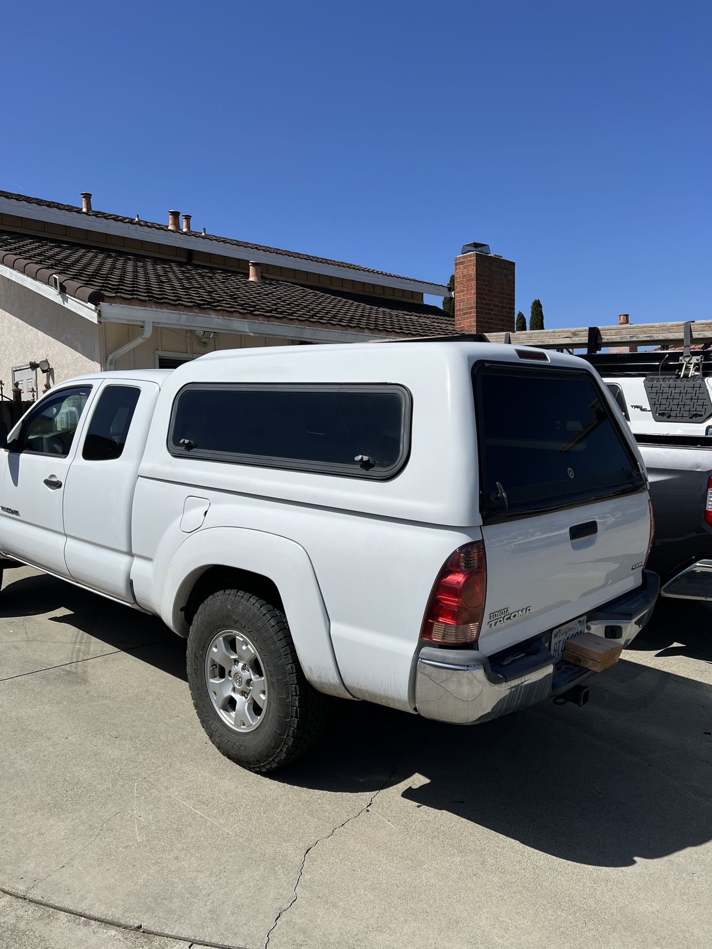 Snugtop Hi-Liner for a 2005 - 2015 Toyota Tacoma 6 foot long bed ***TRUCK IS NOT FOR SALE***