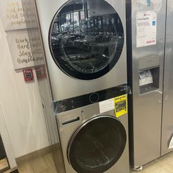 LG - STUDIO 5.0 Cu. Ft. HE Smart Front Load Washer and 7.4 Cu. Ft. Gas Dryer WashTower with Steam and Built-In Intelligence - Noble steel