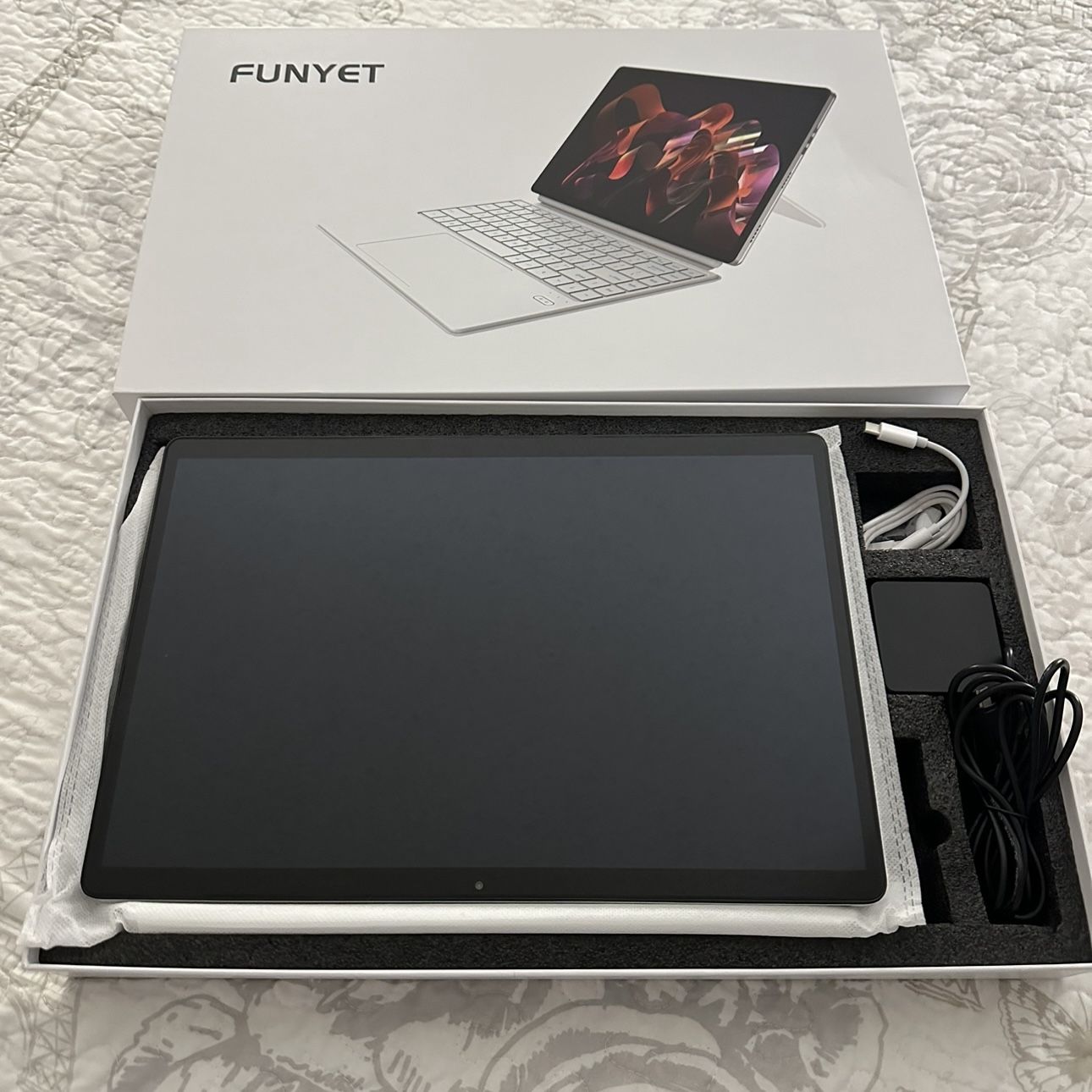 Funyet 2 in 1 Laptop / Tablet Touchscreen 14” Screen