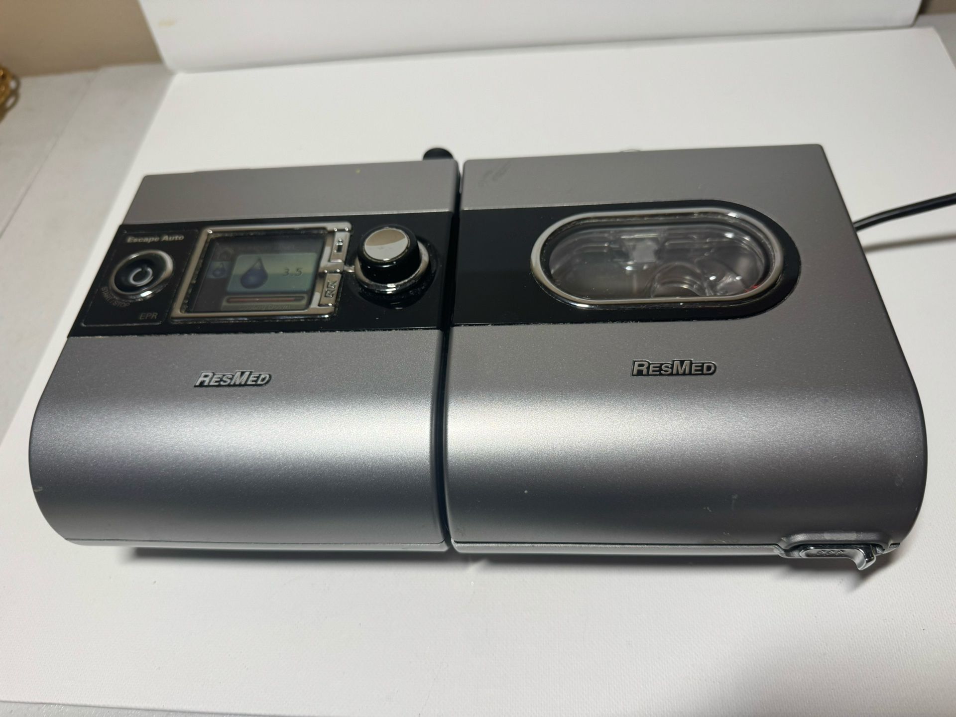 ResMed S9 Escape Auto Used  For Parts No tubing, mask or accessories included. Machine only.