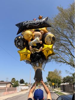 Graduation balloon bouquets