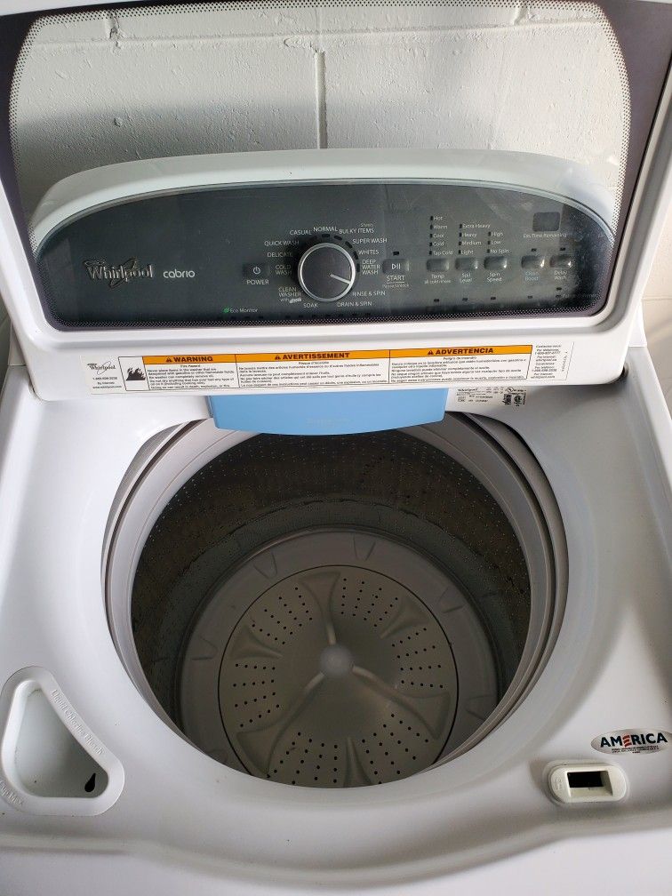 washer dryer Whirpool in excellent condition new model for Sale in