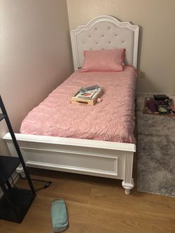 Gently used Full size bed