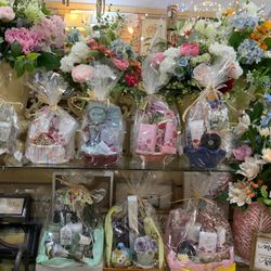 Flowers & Gift baskets For Mother’s Day