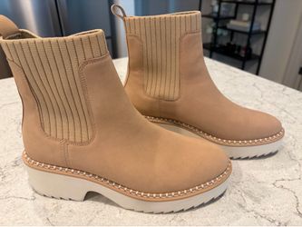 Toms “Millie” Boot in Oatmeal- size 7.5