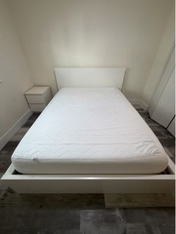 QUEEN BED - IKEA MALM Frame w/ slatted bed base and center support beam