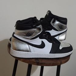 Air Jordan 1 Retro High OG "Silver Toe