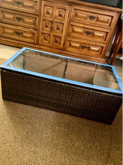 Rattan coffee table wt glass top