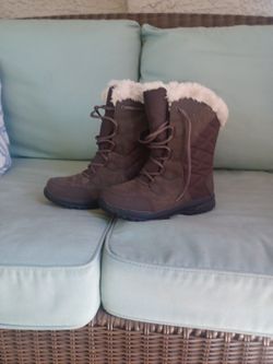 Women's hiking boots