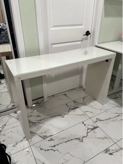 Malm IKEA desk (no drawer)